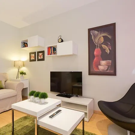 Comodo En Les Corts Appartement